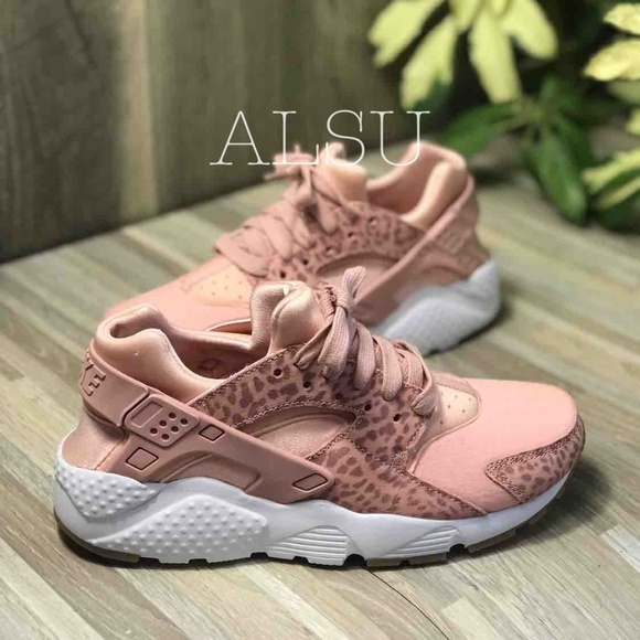 NWT Nike Huarache Run SE GS Coral Stardust W - Picture 4 of 8